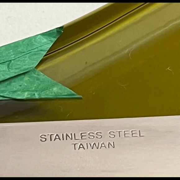 Pike Place Pinot Flattened Wine Bottle Cheese Serving Tray with Spreader Knife - Picture 9 of 10